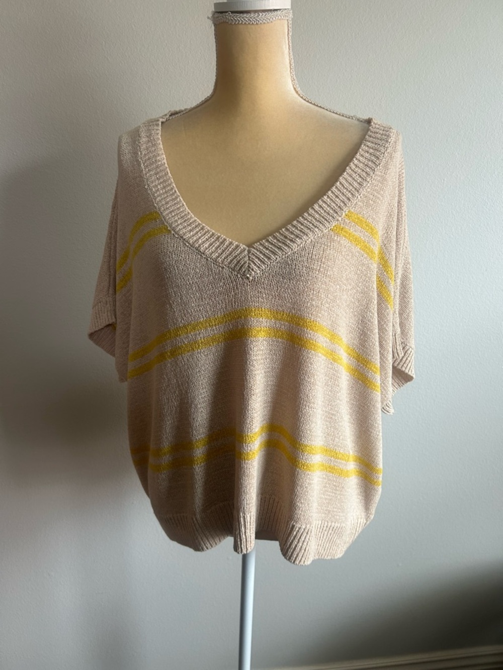 NWT 78&Sunny Oversized V-Neck Short Sleeve Striped Sweater Beige and Yellow Sz M
